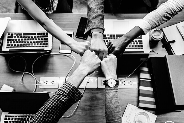 探索我們的團(tuán)隊(duì)